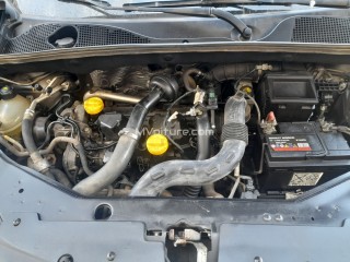 Dacia dekkor premier main 2017
