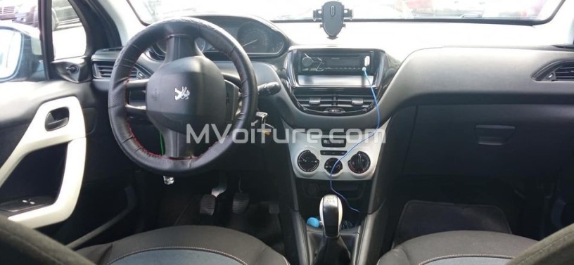 peugeot-208-modele-2016-diesel-140000km-climatise-moitie-options-big-8